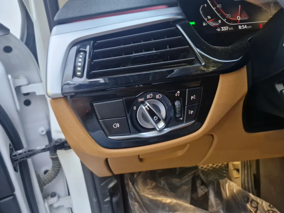بي ام دبليو الفئة الخامسة 520i 2023 