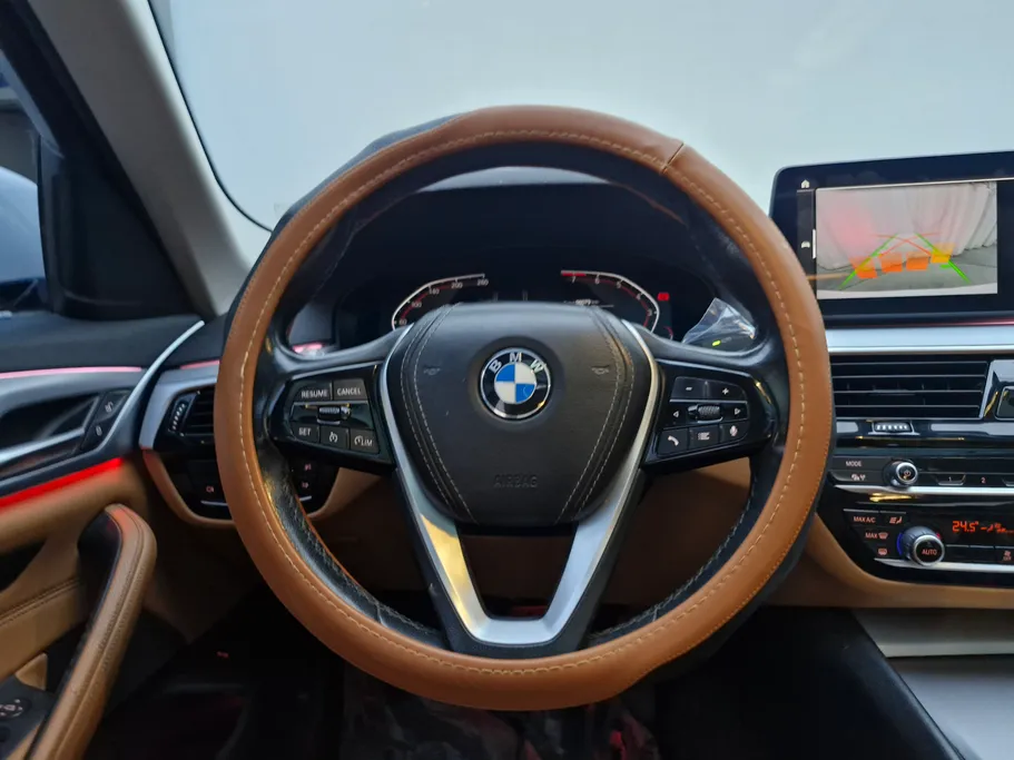 بي ام دبليو الفئة الخامسة 520i 2023 