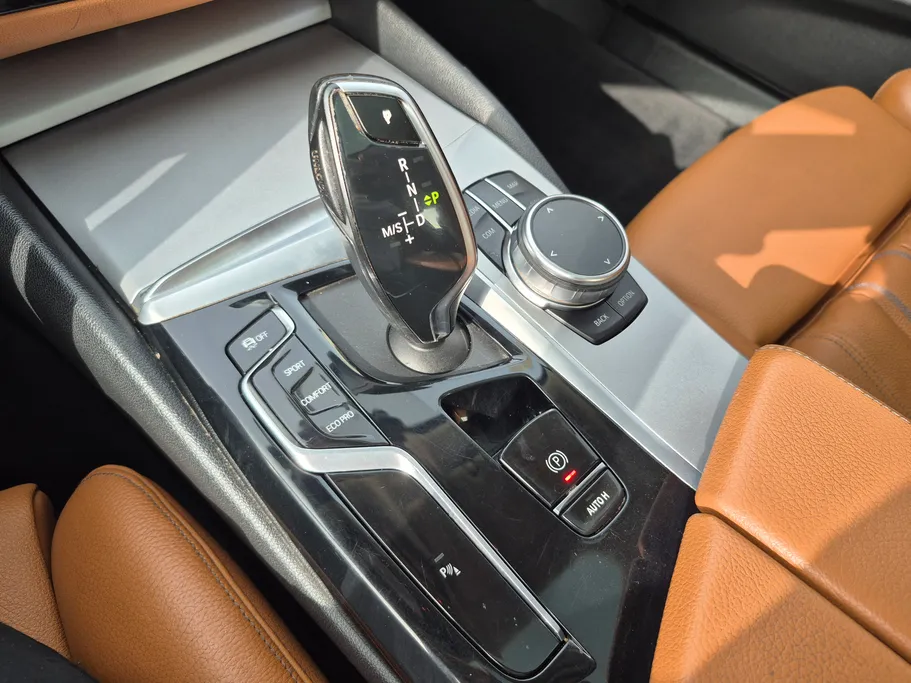 2023 BMW 5 Series 520i 