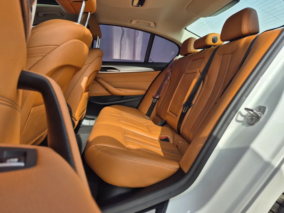 2023 BMW 5 Series 520i 