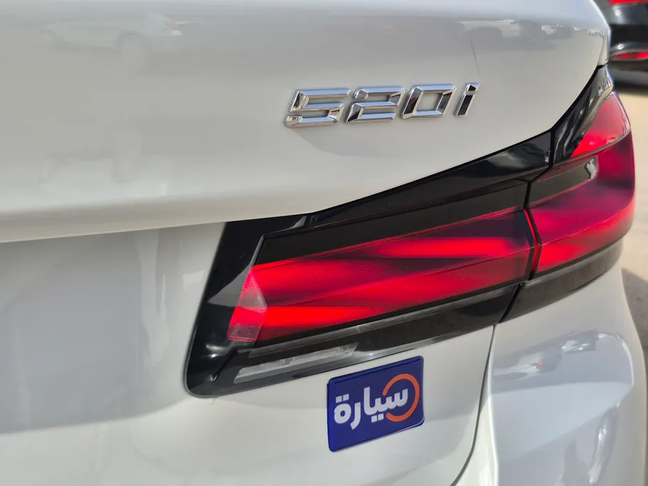 2023 BMW 5 Series 520i 