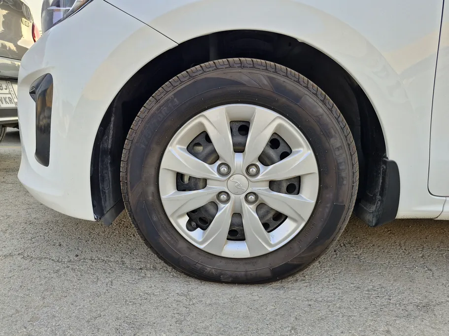 2024 Kia Pegas LX 