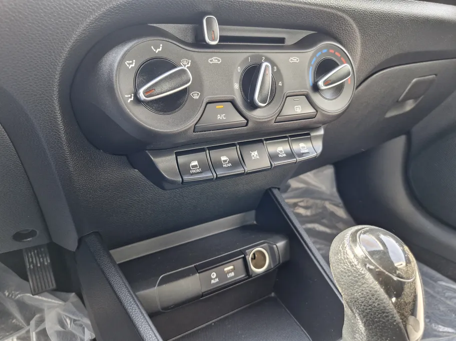 2024 Kia Pegas LX 