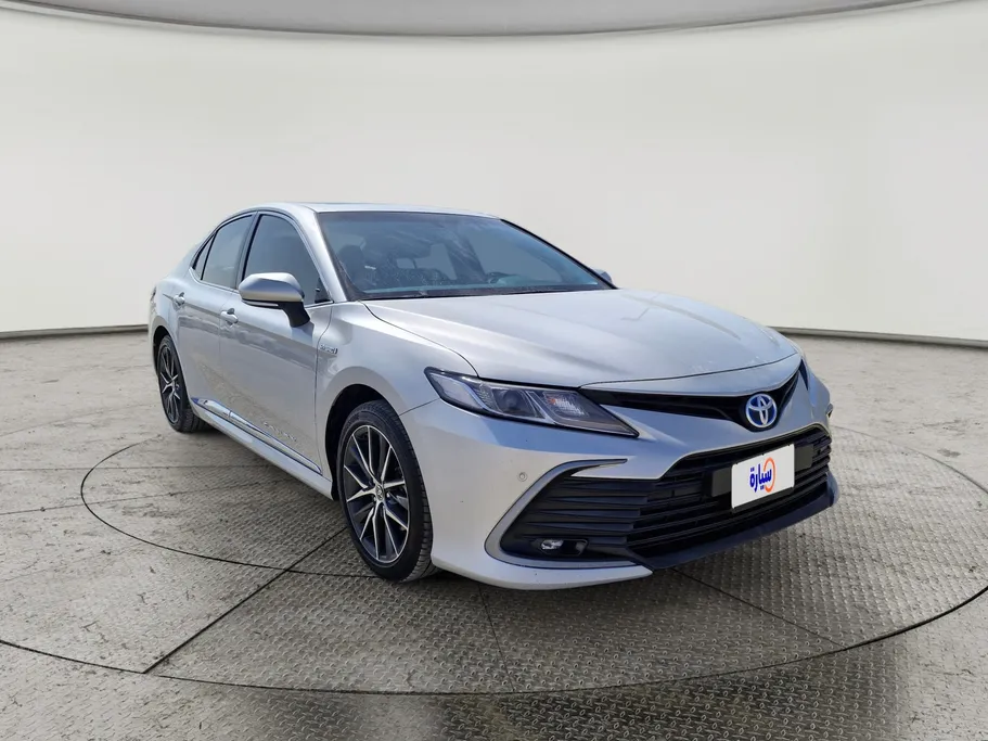تويوتا كامري GLE HEV  2023