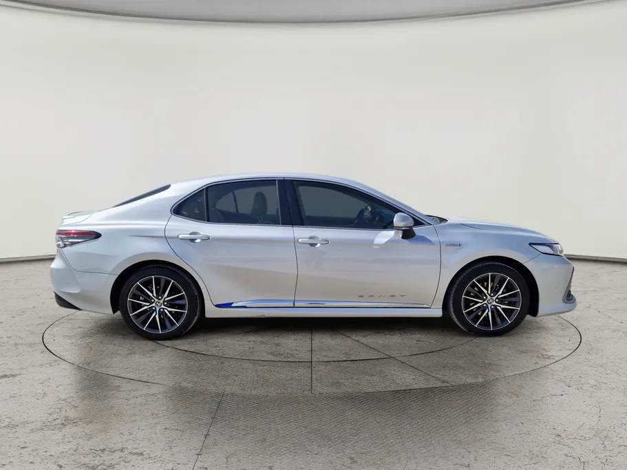 تويوتا كامري GLE HEV  2023