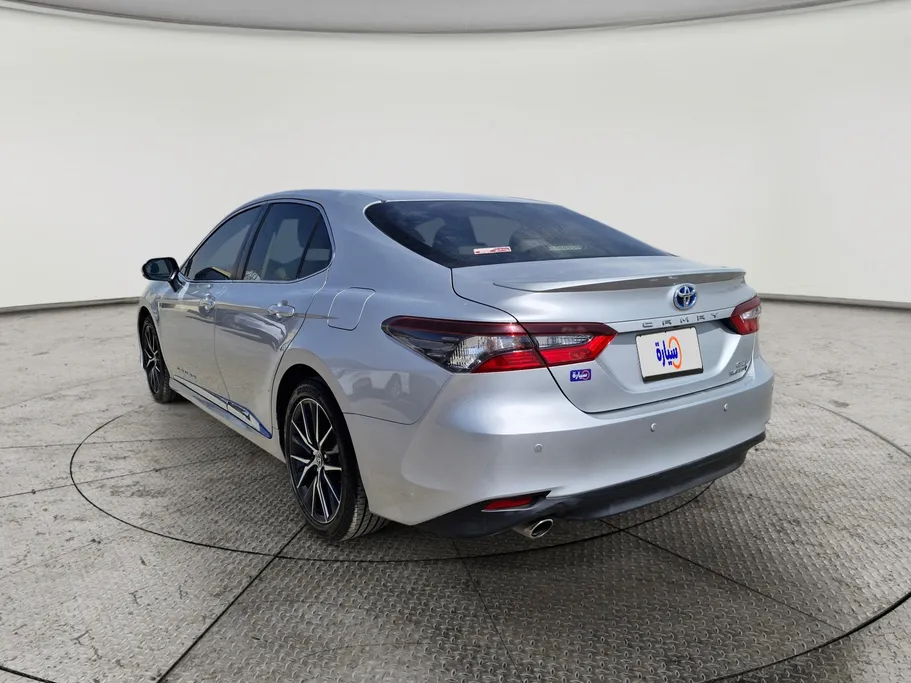 تويوتا كامري GLE HEV  2023