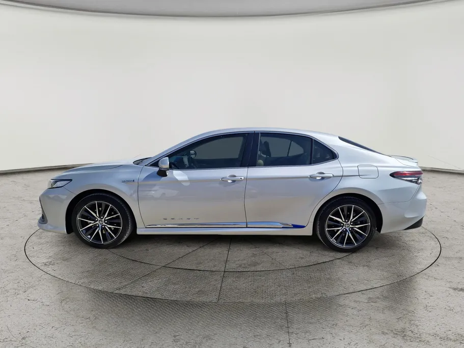 تويوتا كامري GLE HEV  2023