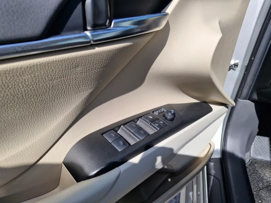 تويوتا كامري GLE HEV  2023