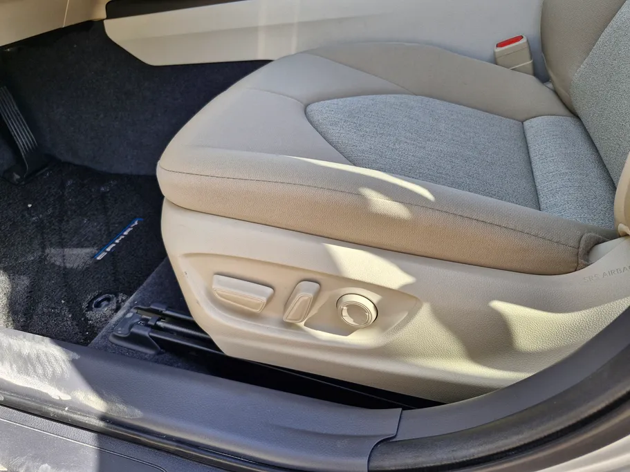 تويوتا كامري GLE HEV  2023