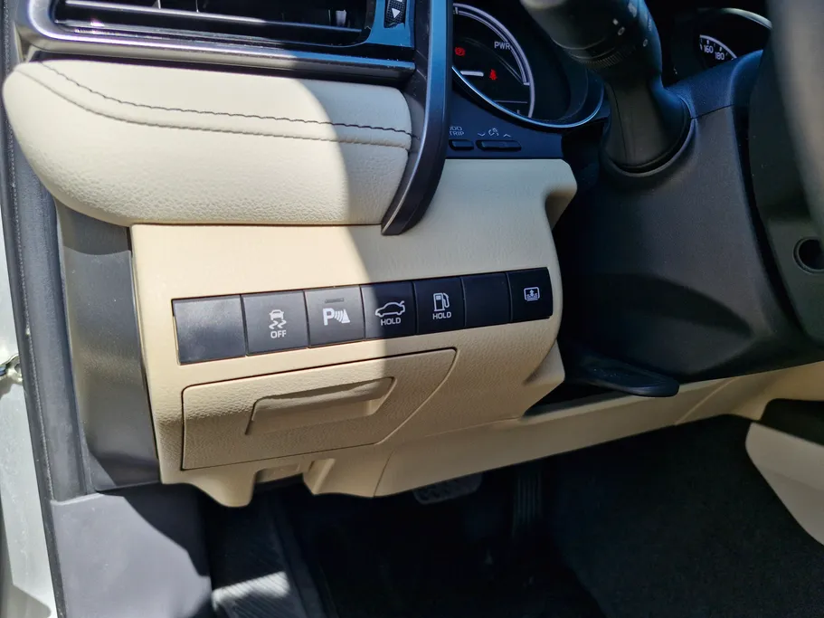 تويوتا كامري GLE HEV  2023