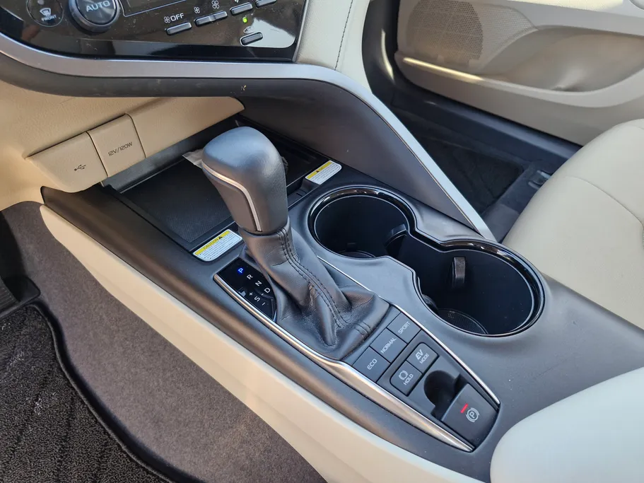 تويوتا كامري GLE HEV  2023