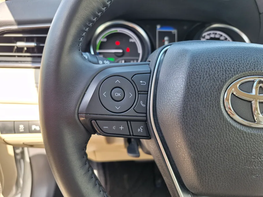 تويوتا كامري GLE HEV  2023