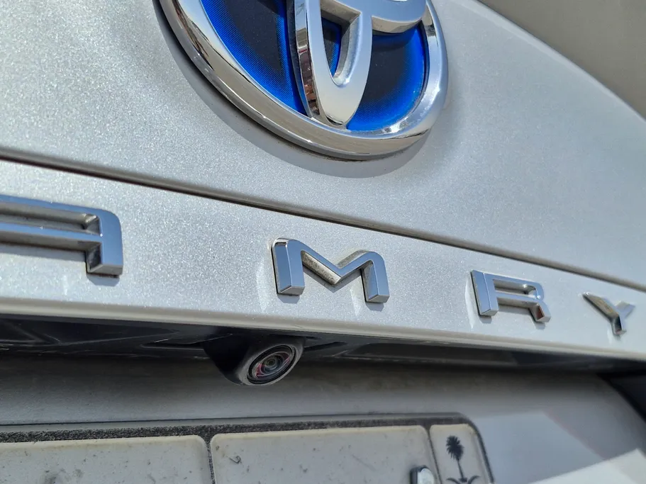 تويوتا كامري GLE HEV  2023