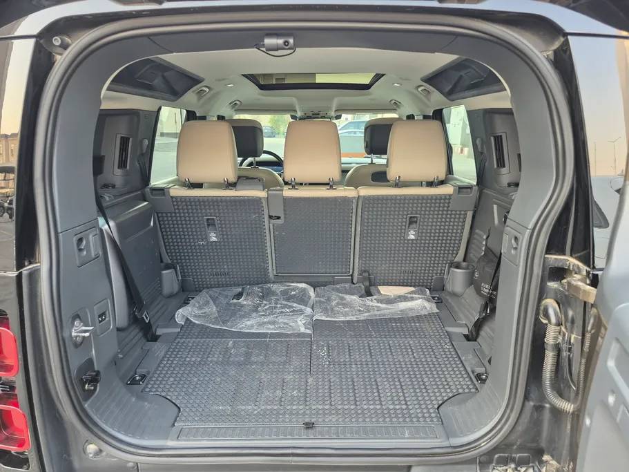 لاند روفر ديفندر HSE P400 2021 