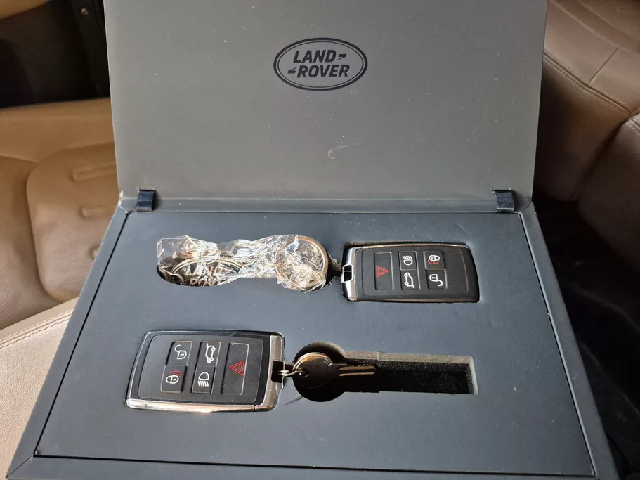 لاند روفر ديفندر HSE P400 2021 