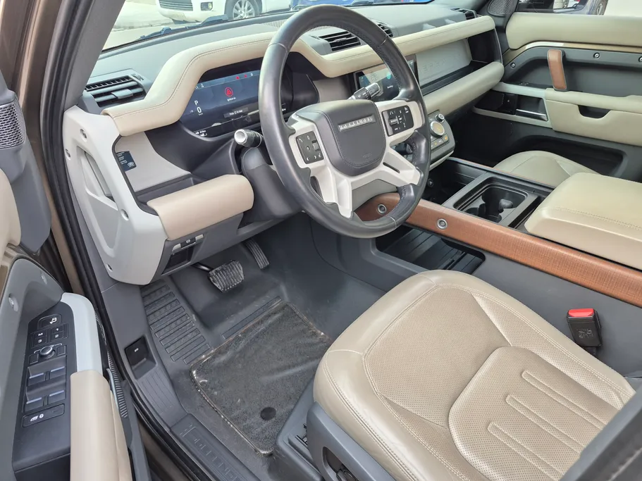 لاند روفر ديفندر HSE P400 2021 