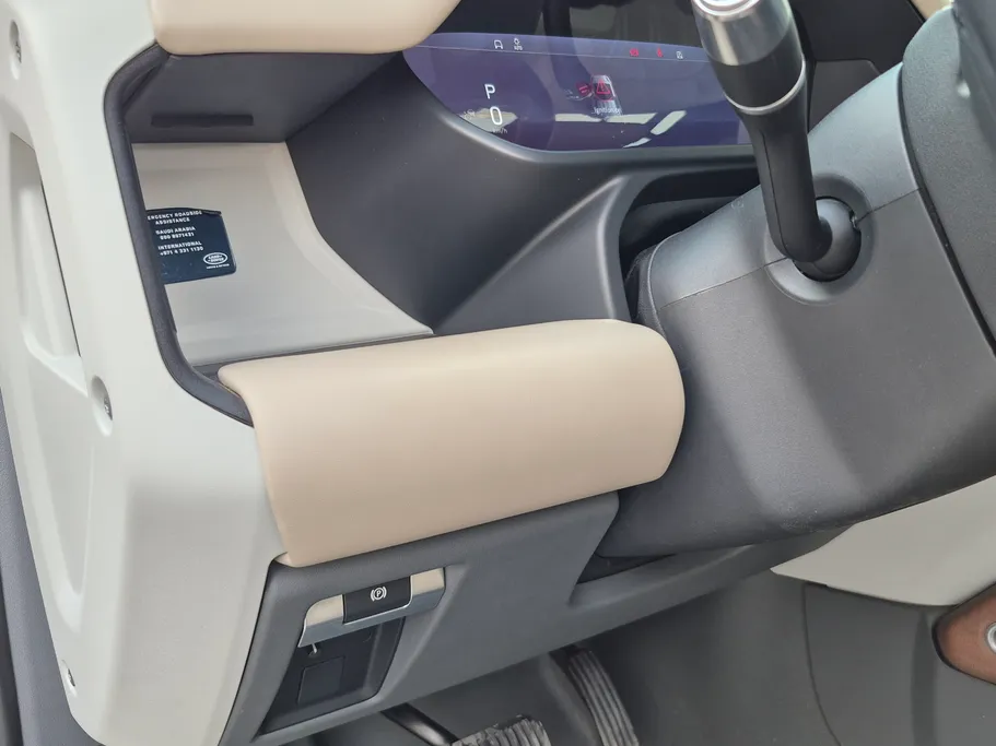 لاند روفر ديفندر HSE P400 2021 