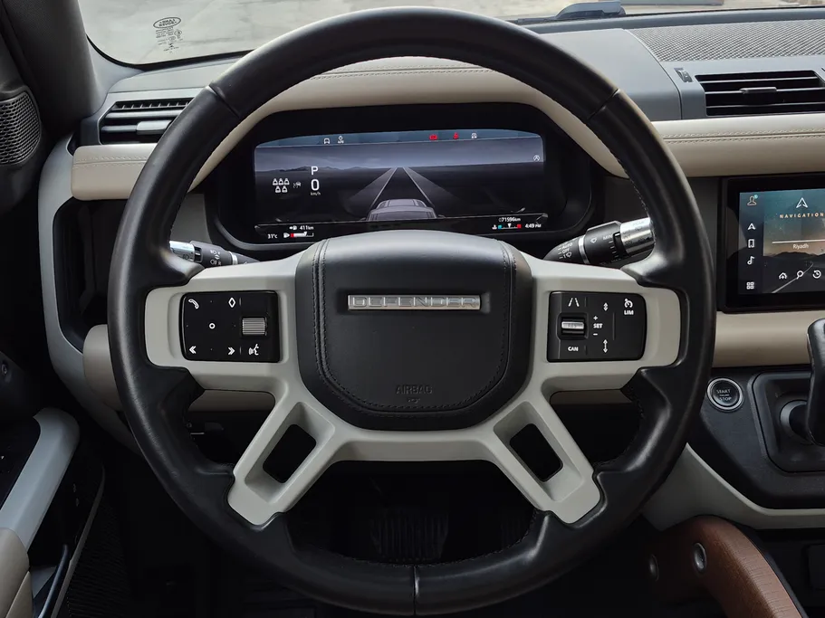 لاند روفر ديفندر HSE P400 2021 