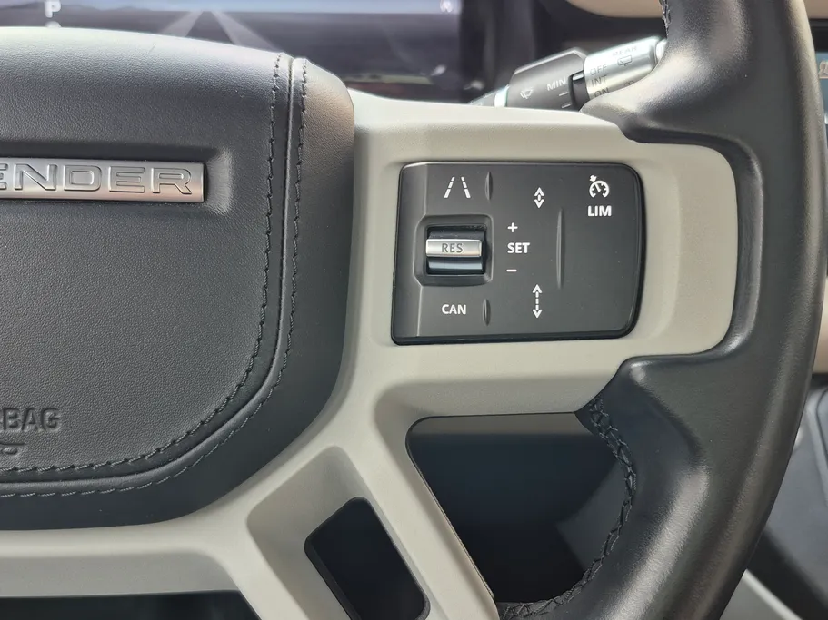 لاند روفر ديفندر HSE P400 2021 