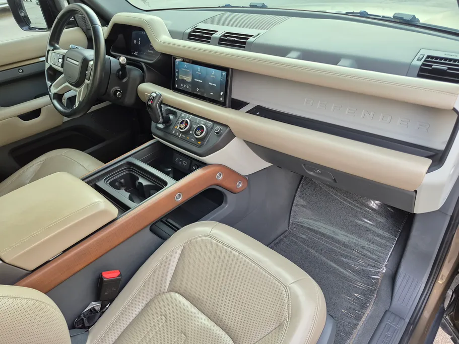 لاند روفر ديفندر HSE P400 2021 