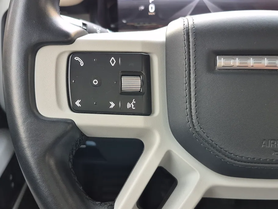 لاند روفر ديفندر HSE P400 2021 