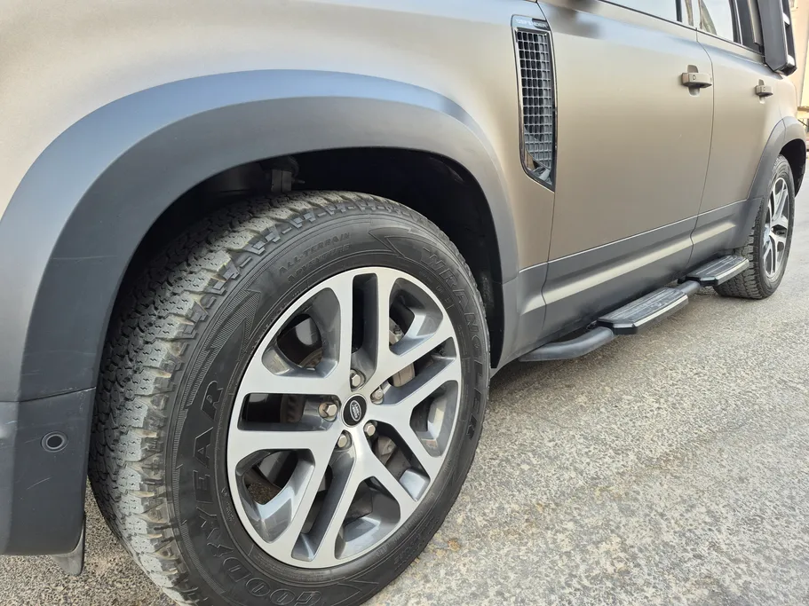 لاند روفر ديفندر HSE P400 2021 