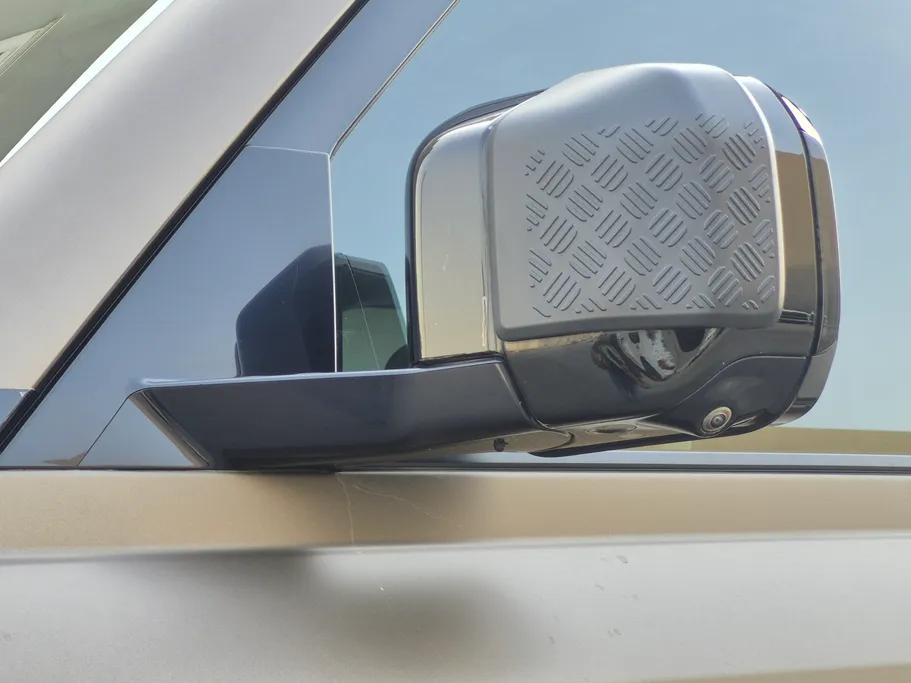 لاند روفر ديفندر HSE P400 2021 