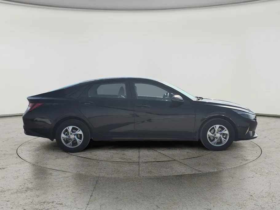 2023 Hyundai Elantra Smart 