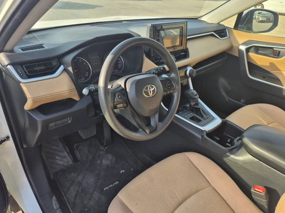 2022 Toyota RAV4 LE 