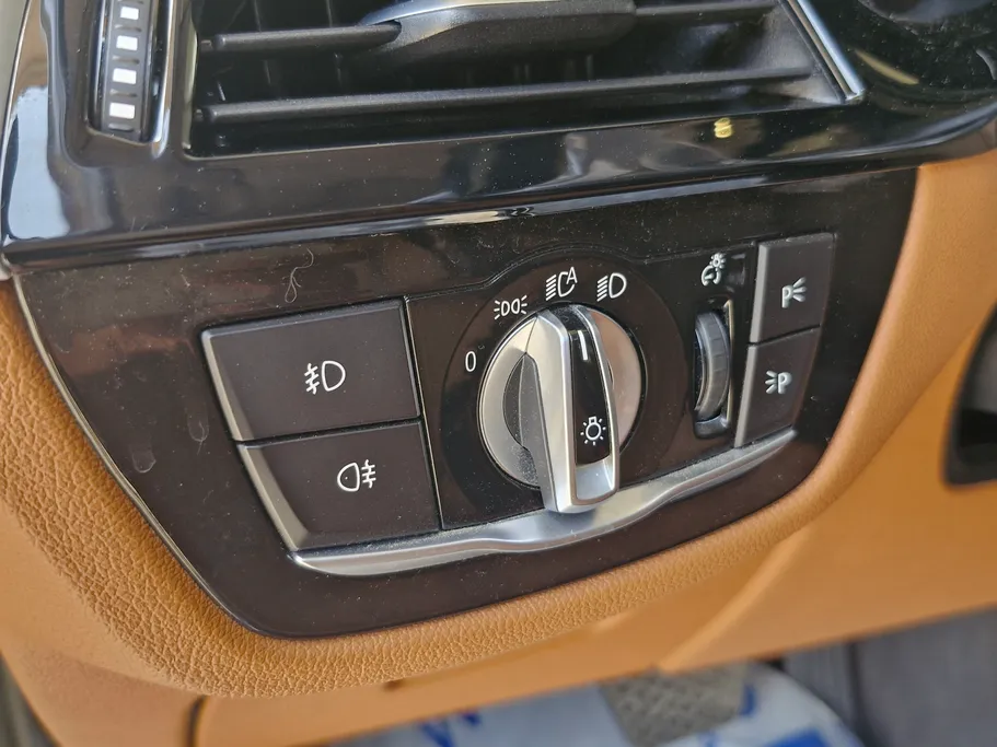 2018 BMW 5 Series 520i 