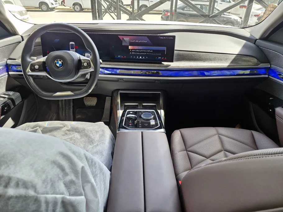 بي ام دبليو الفئة السابعة 735i 2025 
