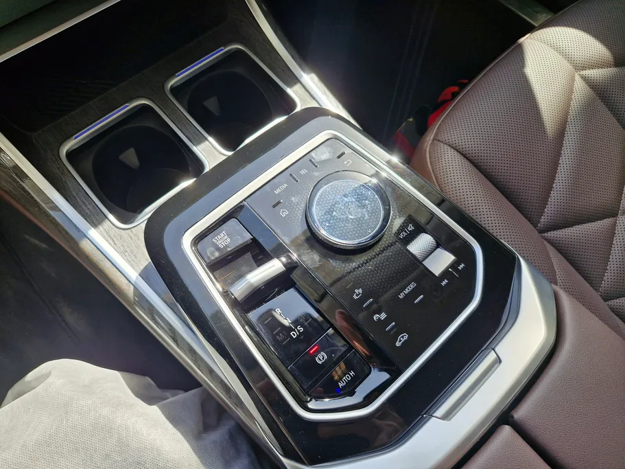 بي ام دبليو الفئة السابعة 735i 2025 