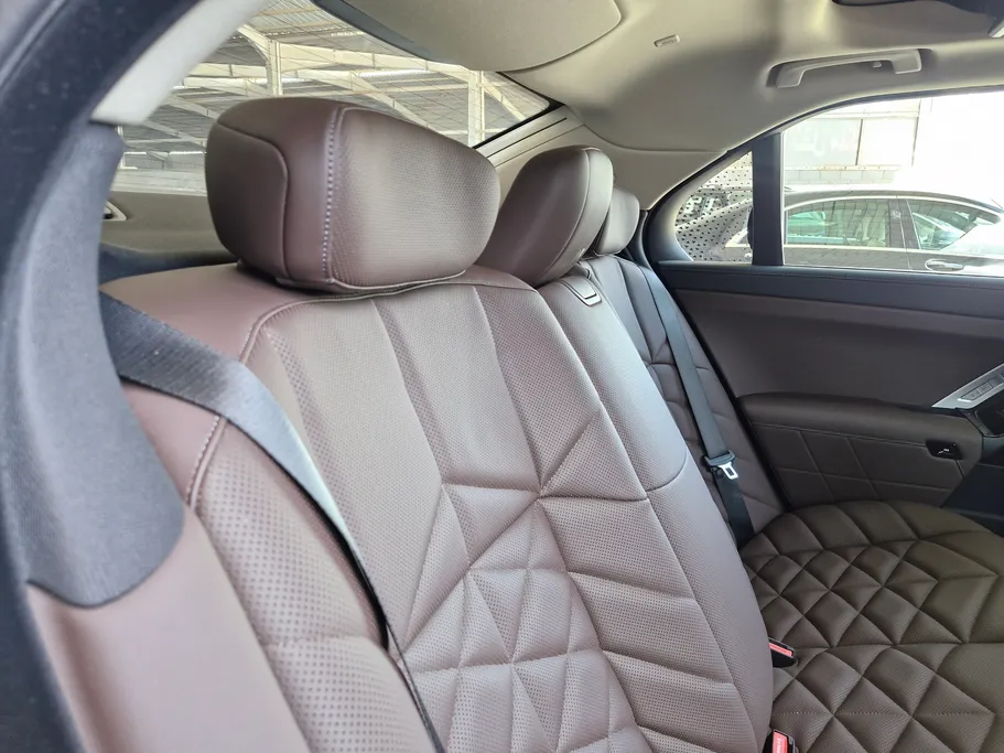 بي ام دبليو الفئة السابعة 735i 2025 