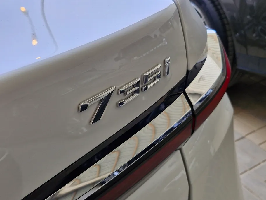 بي ام دبليو الفئة السابعة 735i 2025 