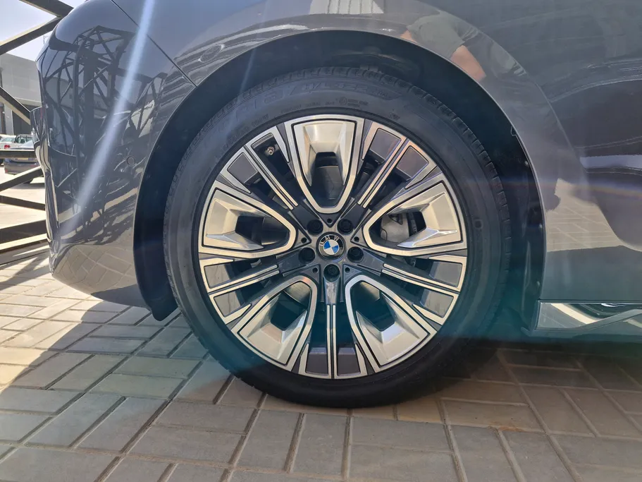 بي ام دبليو الفئة السابعة 735i 2023 