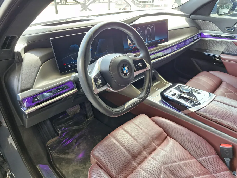 بي ام دبليو الفئة السابعة 735i 2023 
