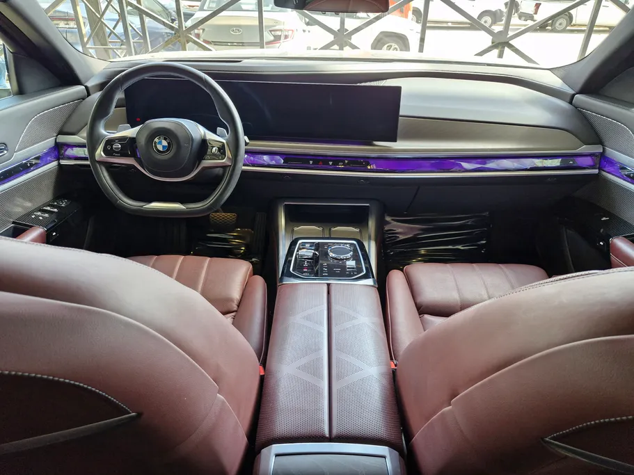 بي ام دبليو الفئة السابعة 735i 2023 