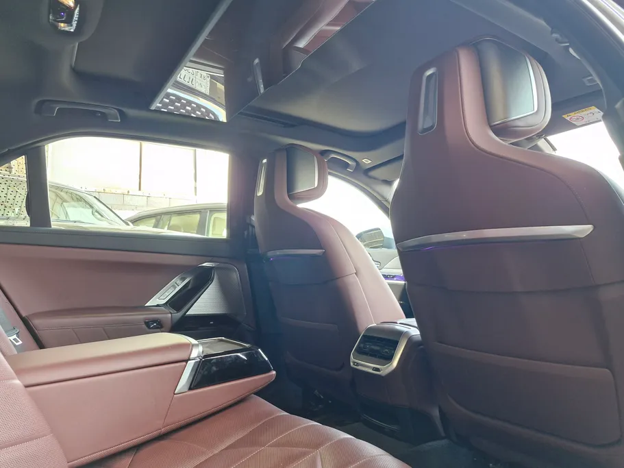 بي ام دبليو الفئة السابعة 735i 2023 