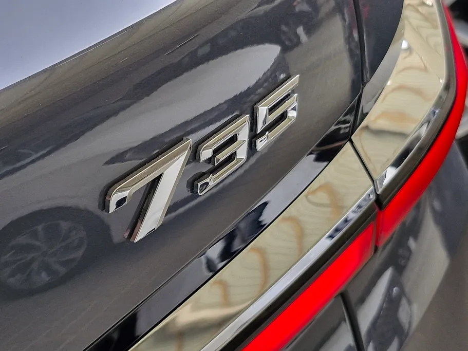 بي ام دبليو الفئة السابعة 735i 2023 