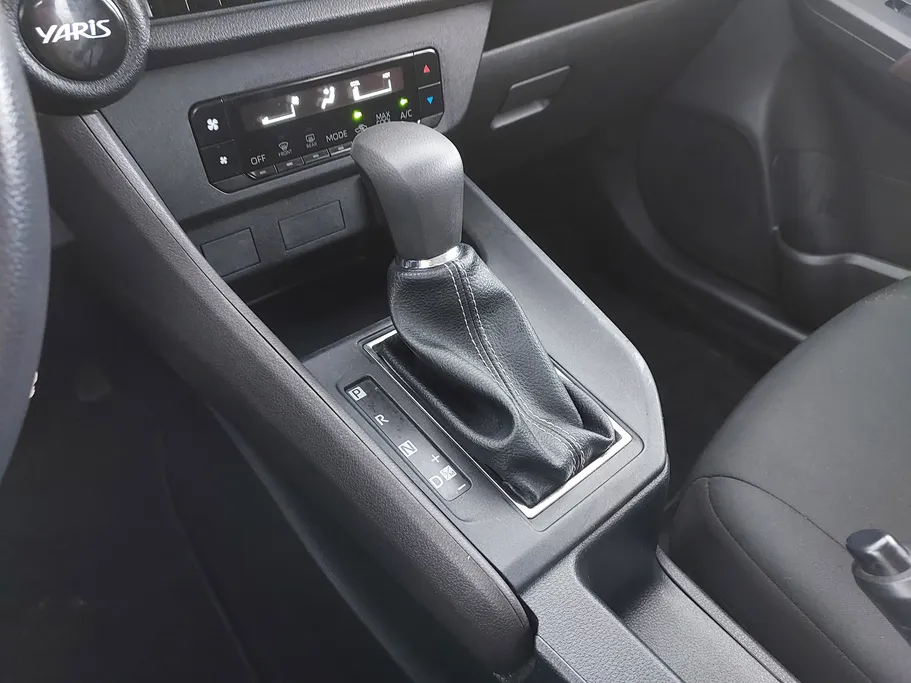 2023 Toyota Yaris  Y 