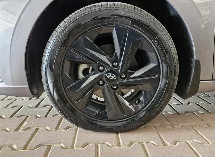 2023 Hyundai Elantra Smart 