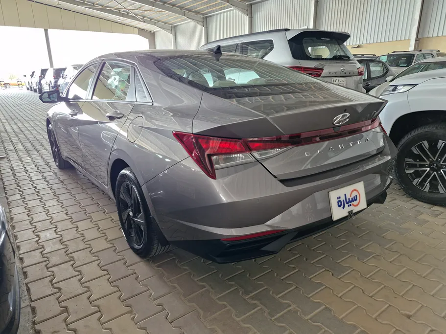 2023 Hyundai Elantra Smart 