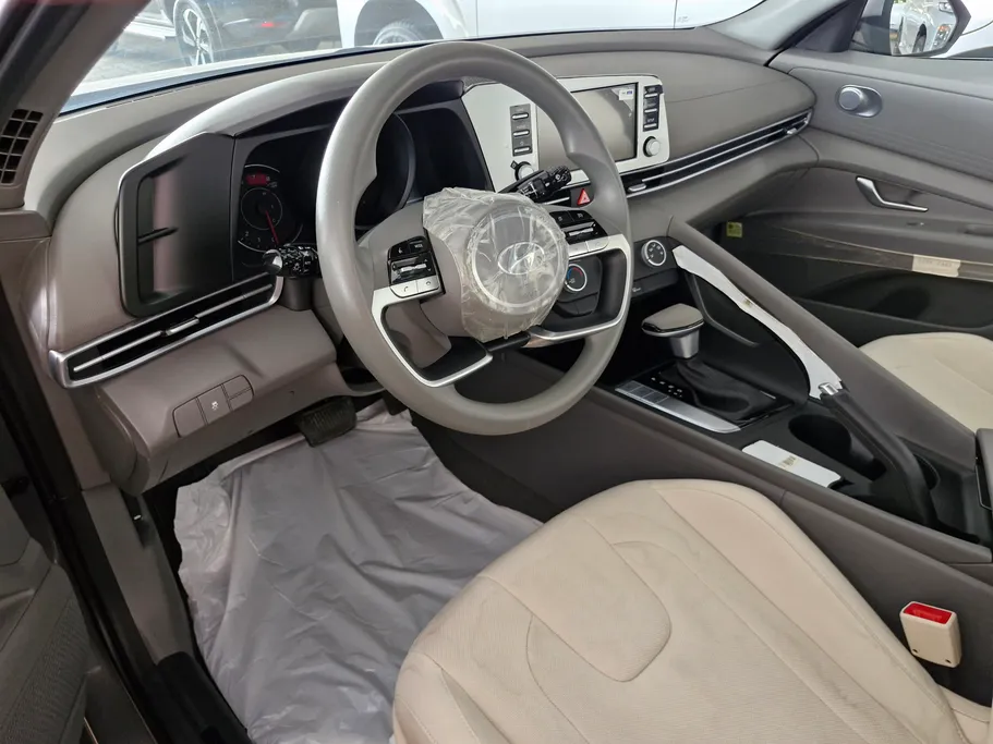 2023 Hyundai Elantra Smart 