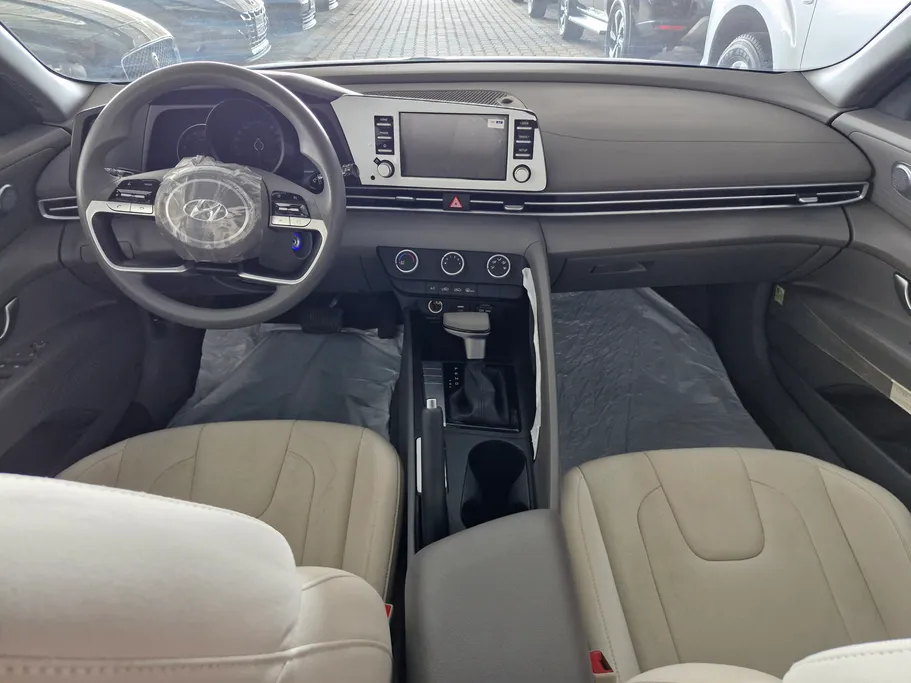 2023 Hyundai Elantra Smart 