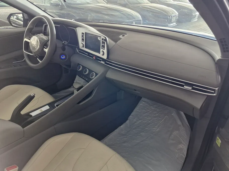 2023 Hyundai Elantra Smart 