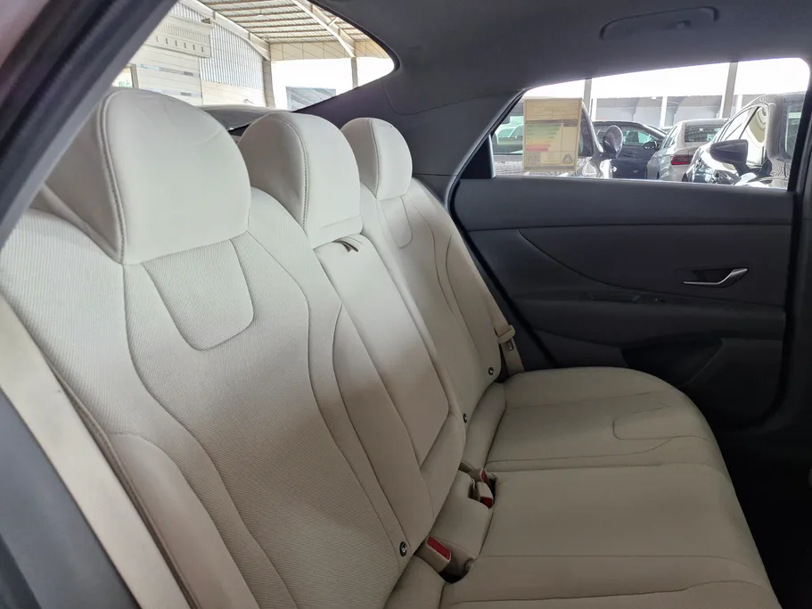 2023 Hyundai Elantra Smart 