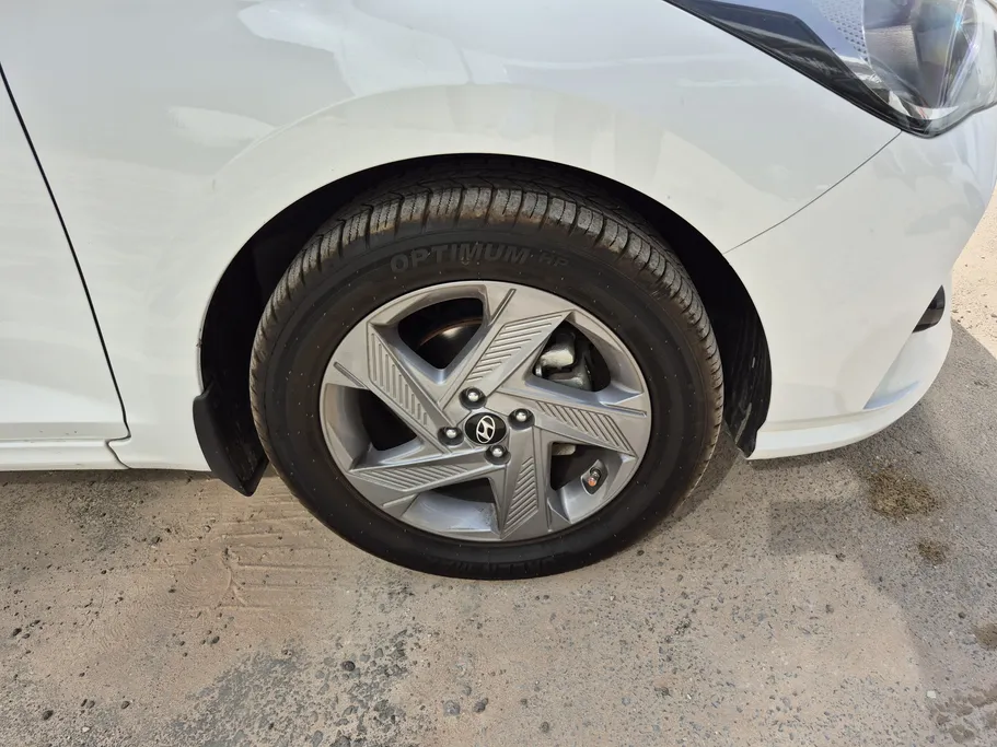 2022 Hyundai Accent Mid 