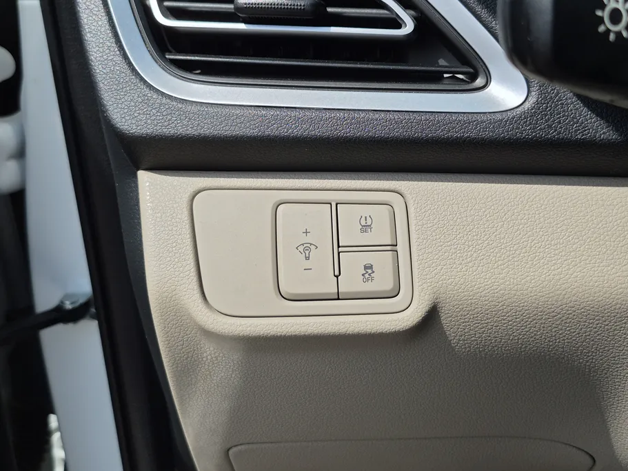 2022 Hyundai Accent Mid 