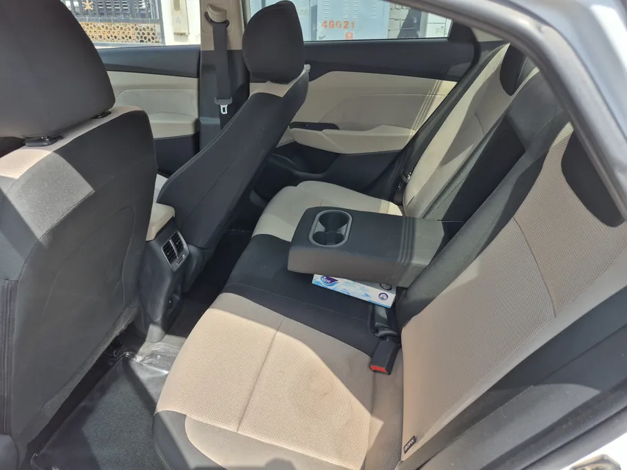 2022 Hyundai Accent Mid 