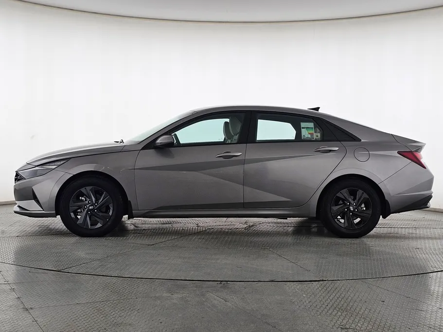 2023 Hyundai Elantra Smart 